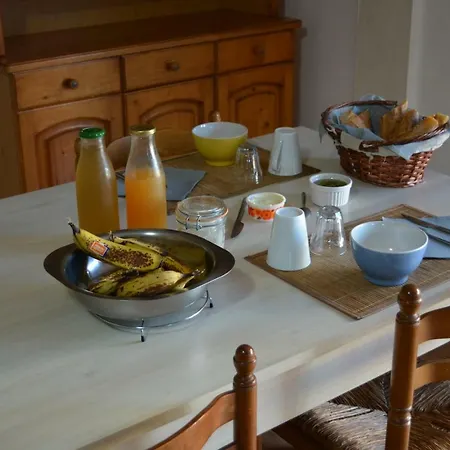 Couette-café A La Croisee Des Sentiers 2*